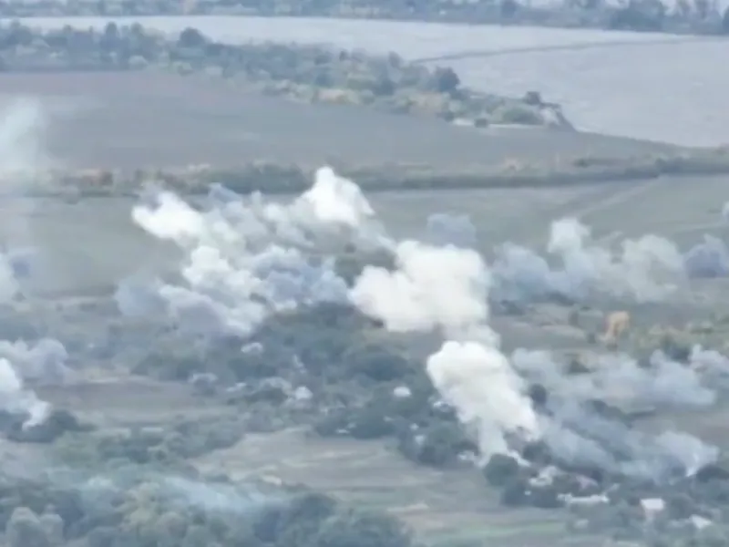 Ofensiva continuă: Trupele ucrainene bombardează masiv pozițiile rusești din Donbas - FOTO: Twitter/Militarylandnet