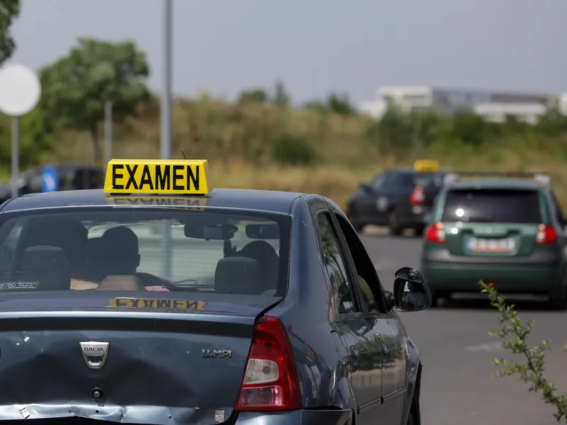 Cât mai e șpaga la traseu pentru obținerea permisului de conducere? 100 de euro, la Suceava. - Foto: Inquam Photos / Octav Ganea