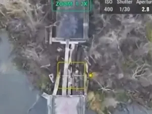 VIDEO „O altă încercare nereușită a inamicului”. Ucrainenii au distrus cu o dronă un steag plantat de „sabotori” ruși în Cernihiv