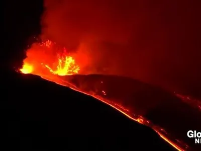 Etna erupe