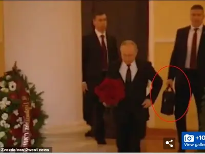 Putin s-a dus la înmormântarea lui Jirinivski cu valiza nucleară după el/foto: captură video