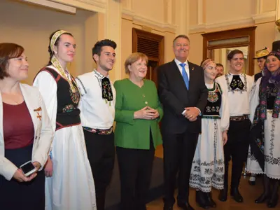 Angela Merkel și Klaus Iohannis la o întâlnire cu etnicii germani, la Sibiu Foto: Facebook