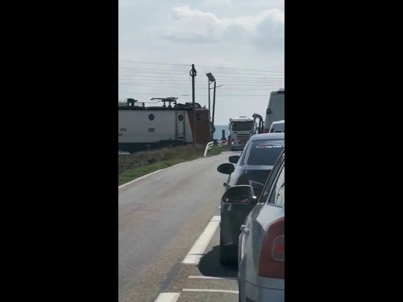 România cumpără trenuri care merg cu 200 km/h, dar în unele zone trenurile merg și cu 10 km/h. / Foto: captură video