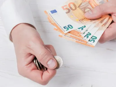 Salariul minim de 15 euro pe oră. Unde ar putea fi implementat - Foto: Freepik.com (rol ilustrativ)