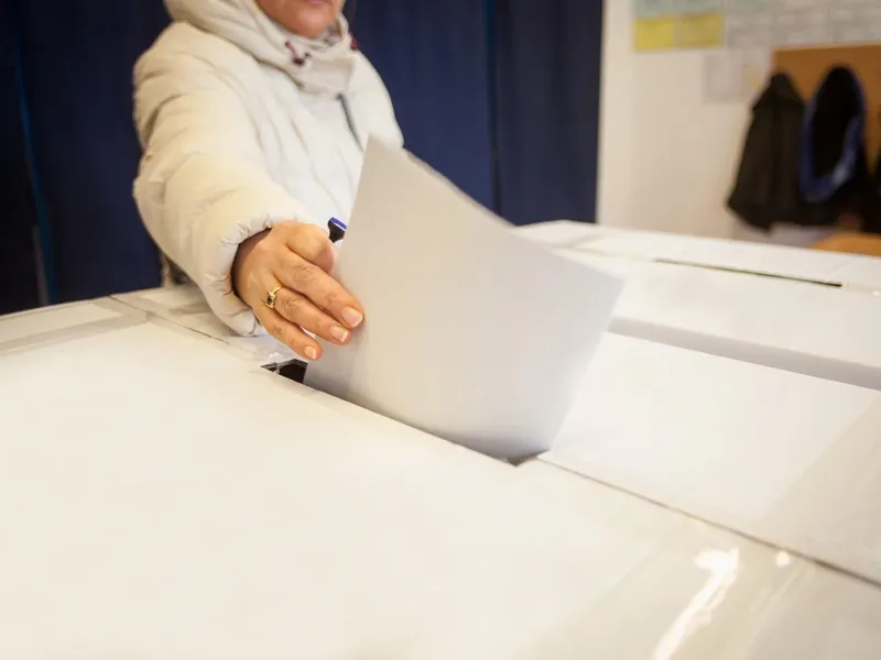 EXIT POLL. Rezultate alegeri: Ciolacu - 28%, Ciuca - 16%, Simion - 15% Lasconi - 14% - Foto: Profimedia images