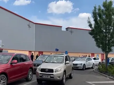 VIDEO Hos la Mall Băneasa după o alarmă cu bombă. Mii de oameni au fost evacuați