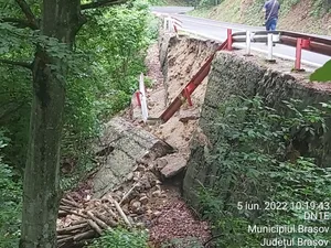 Portiune de drum spre Poiana Brasov, surpata / FOTO: Primăria Brașov