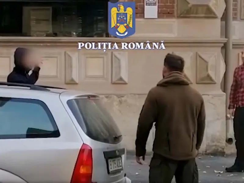 Un bărbat s-a trezit fluturând un cuțit pe o stradă. Cum l-au neutralizat polițiștii./ Foto: captură video