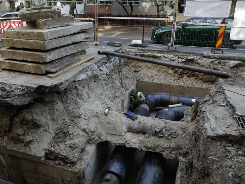 De ce rămân iar sute de blocuri din Capitală fără apă caldă? Care este cauza? - Foto: INQUAM PHOTOS/George Călin