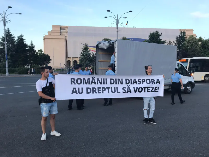 Mesaj din Piața Victoriei/FOTO: NWR