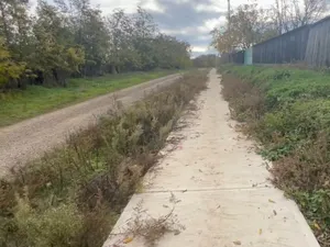 Comuna din România care are drumuri din piatră, dar primarul a făcut piste pentru biciclete - Foto: Monitorul de Botosani