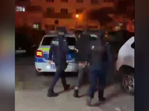 Pedeapsa primită de doi minori ce au tâlhărit alt tânăr. I-au furat căștile și au fost prinși - Foto: ProTV