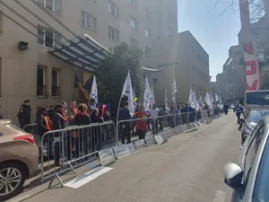 Protest în fața Ministerului Sportului Foto: captură Realitatea TV