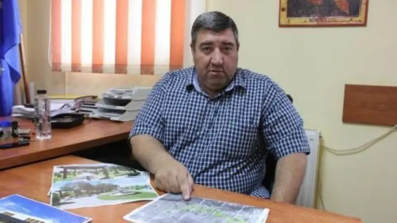 Primarul din Ştefăneştii de Jos, Robert Ştefan, reţinut joi seară, într-un dosar în care se fac cercetări pentru act sexual cu minor. / Foto: realitatea.net