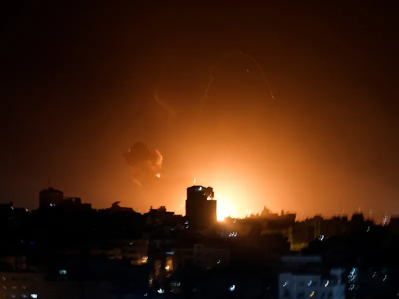 Bombardamente puternice  asupra unui complex militar subteran al Hamas la Gaza - FOTO: Profimedia