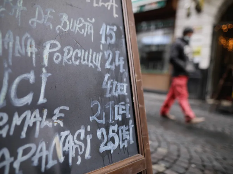 ANPC: 40 de operatori economici din Centrul Vechi verificaţi; 14 dintre ei închişi temporar - Foto: INQUAM PHOTOS/ George Călin