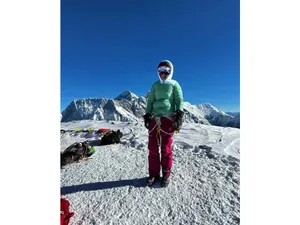 O româncă a cucerit vârful Ama Dablam, de 6.812 de metri. Expediția sa în Munții Himalaya - Foto: News.ro