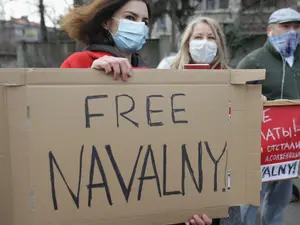 Protest pentru eliberarea lui Alexei Navalnîi în fața Ambasadei Rusiei de la București/FOTO: Inquam Photos/Octav Ganea