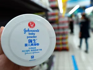 Johnson & Johnson dă în judecată cercet[tori - Foto: Profimedia Images