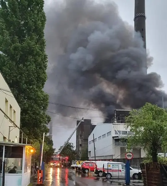 Un nou incendiu a izbucnit la incinerator, după două săptămâni de la ultimul dezastru. FOTO: Facebook/ISU Prahova