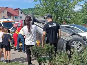 Accident grav în România! Doi bărbaţi, doi copii şi mama lor, transportaţi la spital - Foto: ISU Năsăud