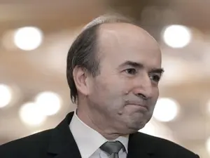 Tudorel Toader, cu complicitatea primarului Chirica, fură o clădire a unui liceu/FOTO: ziaruldeiasi.ro