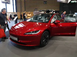 Probleme pentru Elon Musck. Tesla scumpește mașinile cu 5.000&. Un model va costa cât un apartament  - Foto: Profimedia IMages