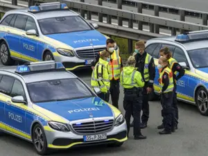 Ce au găsit polițiștii Germani în mașina unui român. Când a fost luat la întrebări a uitat limba  - Foto: Observator / imagine cu rol ilustrativ