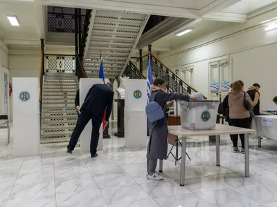 Alegeri în Moldova. S-au deschis secțiile de votare. Moldovenii aleg între Maia Sandu și Stoianoglo - Foto: Profimedia Images