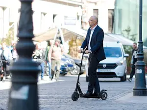 Kelemen Hunor încearcă să-și salveze reputația și voturile, afectate de cooperarea cu PSD, afișând  o imagine de hipster - Foto: INQUAM PHOTOS/ George Călin