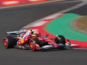 Sărbătoare, la Ferrari! Lewis a câștigat prima cursă de sprint din istoria „căluțului cabrat” în F1 - Foto: Profimedia Images