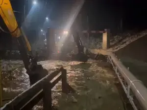 Două râuri s-au revărsat în Bistrița, mai multe case sub ape. E Cod Roșu de inundații - Foto: captură video