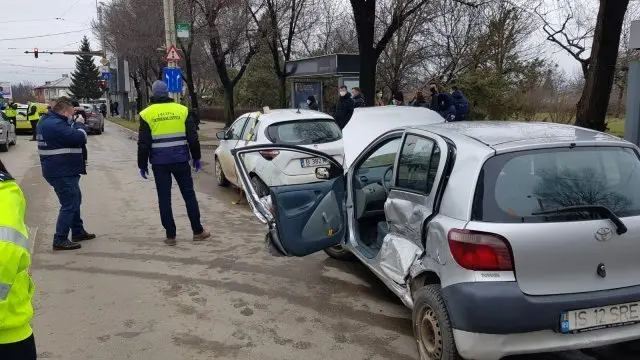 Accident bizar în Iași: un tramvai scăpat de sub control a făcut terci șase mașini/FOTO: ziaruldeiasi.ro