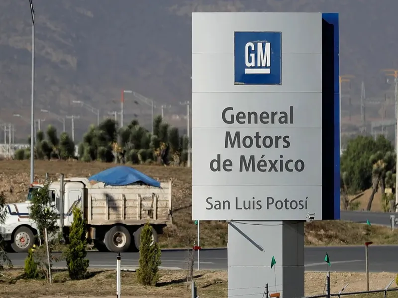 Pe cine sabotează Trump cu taxa vamală de 25% în Mexic? General Motors, Ford, Chrysler - Foto: jacksonville.com (Imagine cu rol ilustrativ)