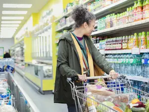 Românii vor avea parte de mâncare mai ieftină! Guvernul mărește lista alimentelor cu preț redus - Foto: Profimedia Images/ Imagine cu caracter ilustrativ