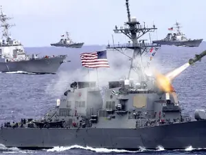 Distrugătorul din clasa Arleigh Burke USS Milius - Foto: Twitter-7th Fleet