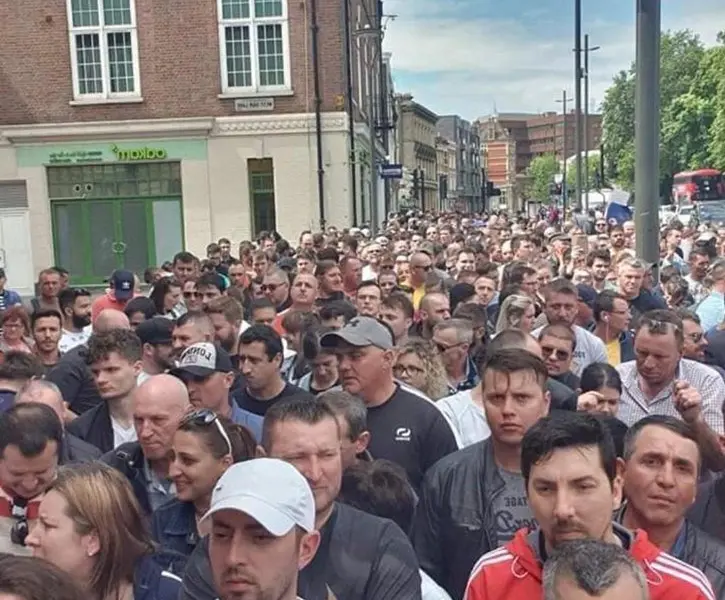 Coadă uriașă la Londra. Foto USR PLUS