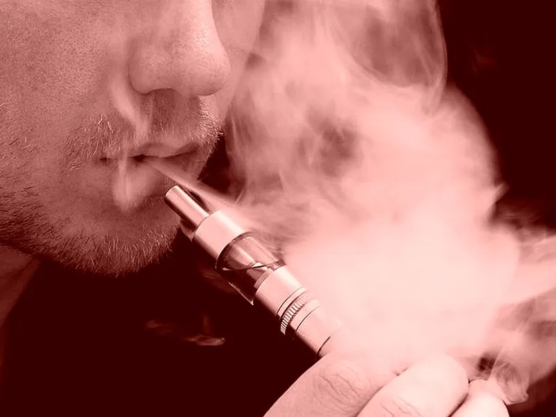 Vapingul țigărilor electronice va fi asimilat fumatului - Foto: Wikimedia/Ecig Click/CC BY-SA 2.0