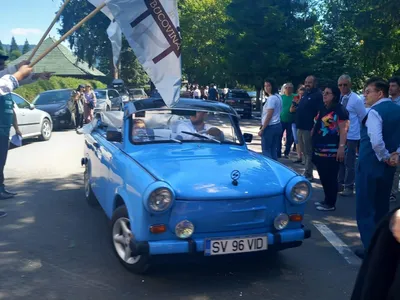 Pelerinaj cu mașini retro. Cele mai frumoase vehicule istorice au defilat în Ținutul Mănăstirilor Foto: facebook/Retromobil Suceava