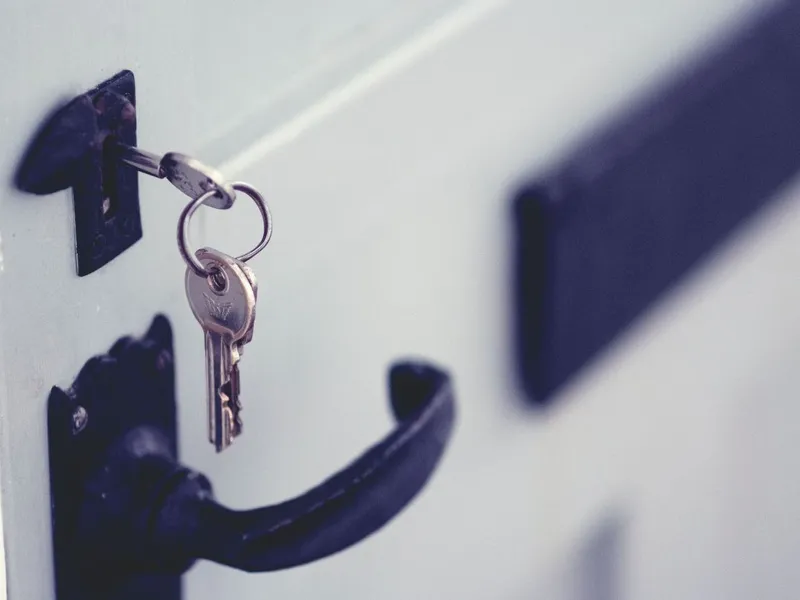 Doi români au locuit pe gratis în casa unei pensionare din Franța. Au lăsat și o factură de 17.300 € - Foto: Arhiva (imagine cu rol ilustrativ)