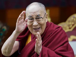 Dalai Lama, liderul spiritual tibetan, vaccinat /The Japan Times