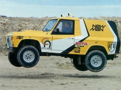 ARO 240 de Dakar, nostalgie comunistă. Era „globalist”: motor V8 american, cutie automată - Foto: aro4x4.ro