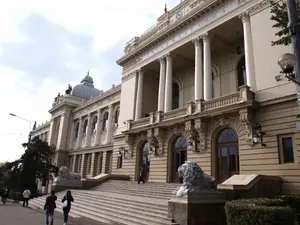 Cel puțin 11.000 de lei net încasează lunar un rector universitar/FOTO: ziaruldeiasi.ro