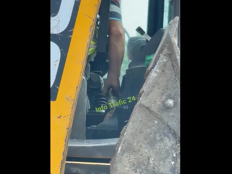 „Dorel”, șofer pe buldoexcavator, se răcorește cu o bere la volan, în trafic, în Pipera. / Foto: captură video