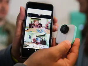 Cu ajutorul tehnologiei AI, software-ul Google Clips învață ce cadre îi plac sau nu utilizatorului