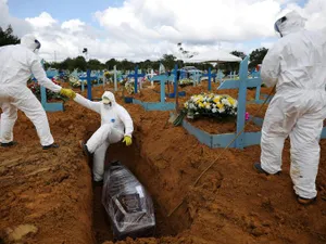 Brazilia a depășit 4.000 de morți de COVID în 24 de ore. / Foto: reuters.com