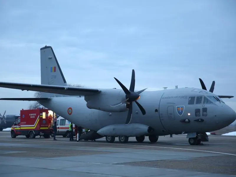 4 bolnavi de COVID în stare gravă, transportați cu avionul de la București la Iași. / Foto: Facebook/ Ministerul Apararii Nationale