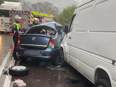 Grav accident rutier pe Valea Oltului, în judeţul Vâlcea. A murit, în urma unei coliziuni - Foto: ISU Valcea