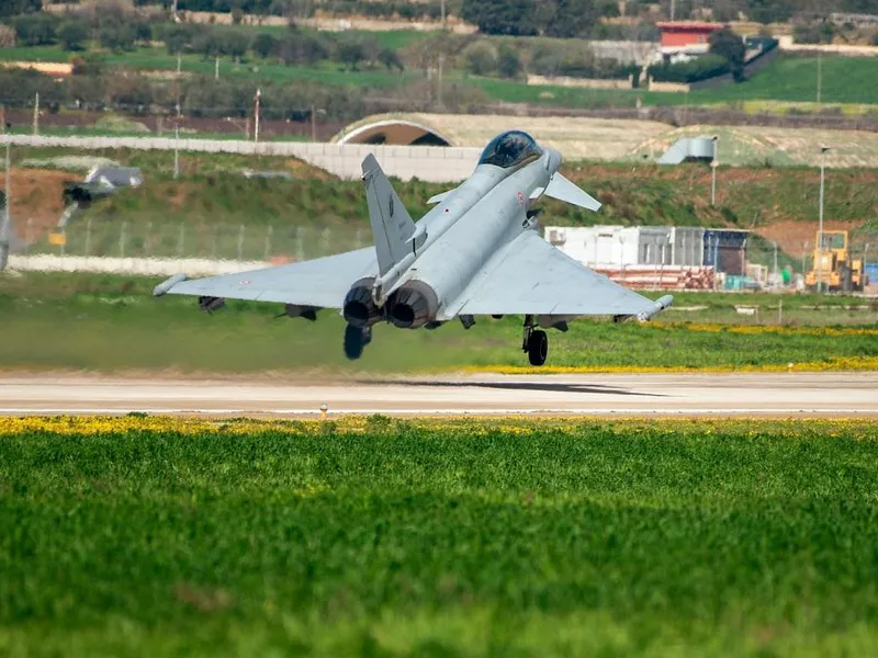 VIDEO Cum au bătut avioanele Chinei J-10C temutele Typhoon ce zboară și în România. Miza: miliarde $ - Foto: Profimedia Images