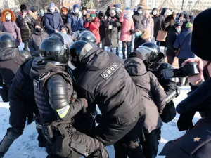 Poliția rusă a descins la sediul unui site de ştiri/FOTO: Getty